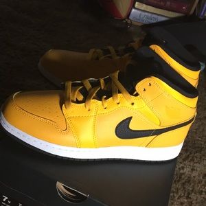 Air Jordan 1 mid (GS) university gold/black-white